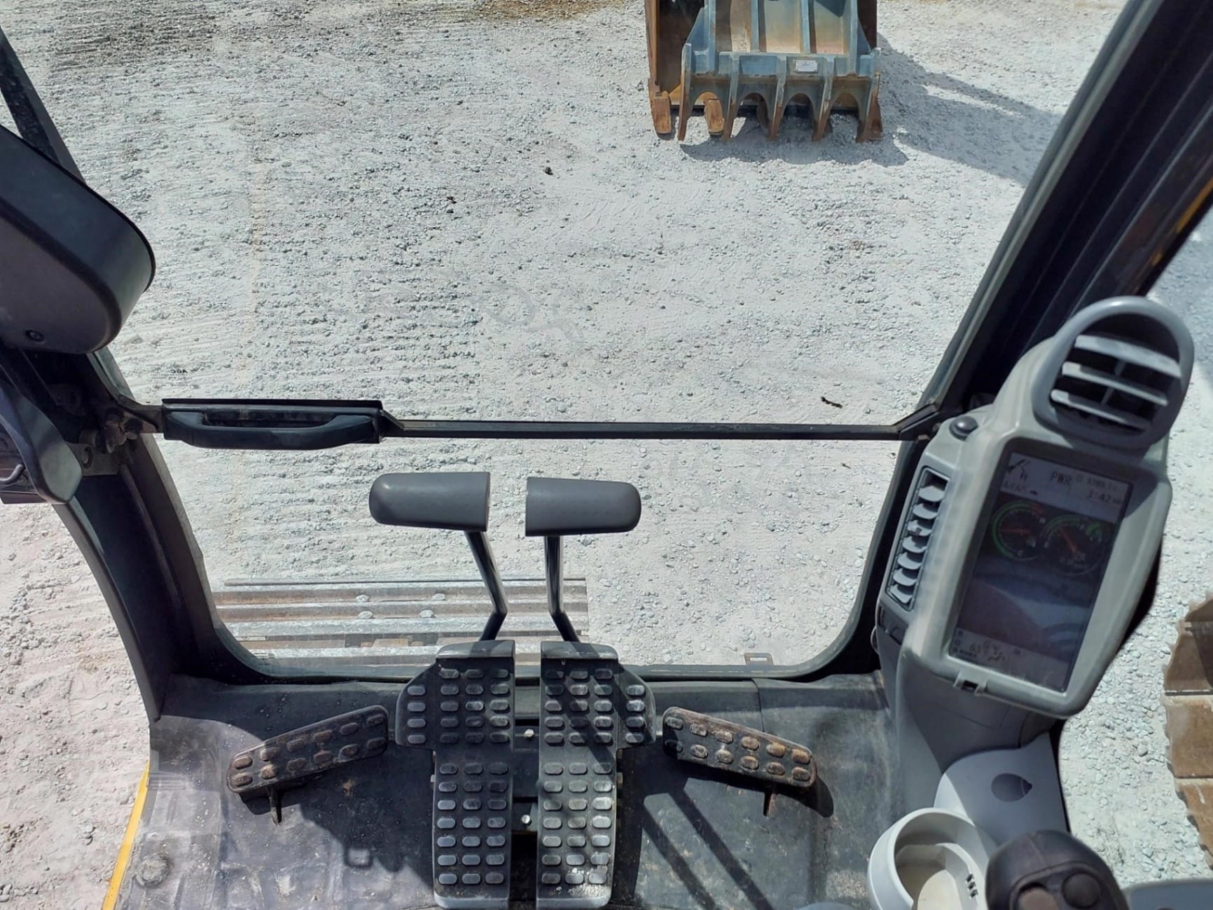 2018 John Deere 245G LC Excavators for sale in Mount Sterling, IA - listing photo 39 of 41