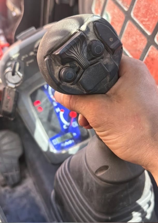 2018 Kubota SSV75 - Hand Controls -Ice Cold AC - View 9