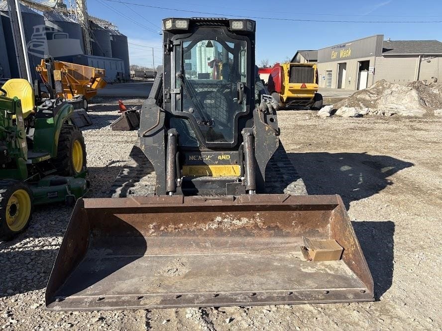 2018 New Holland C237 Track Loaders for sale in Alta, IA - listing photo 5 of 24
