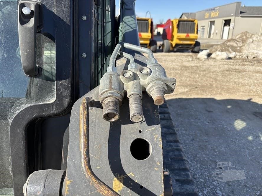 2018 New Holland C237 Track Loaders for sale in Alta, IA - listing photo 11 of 24