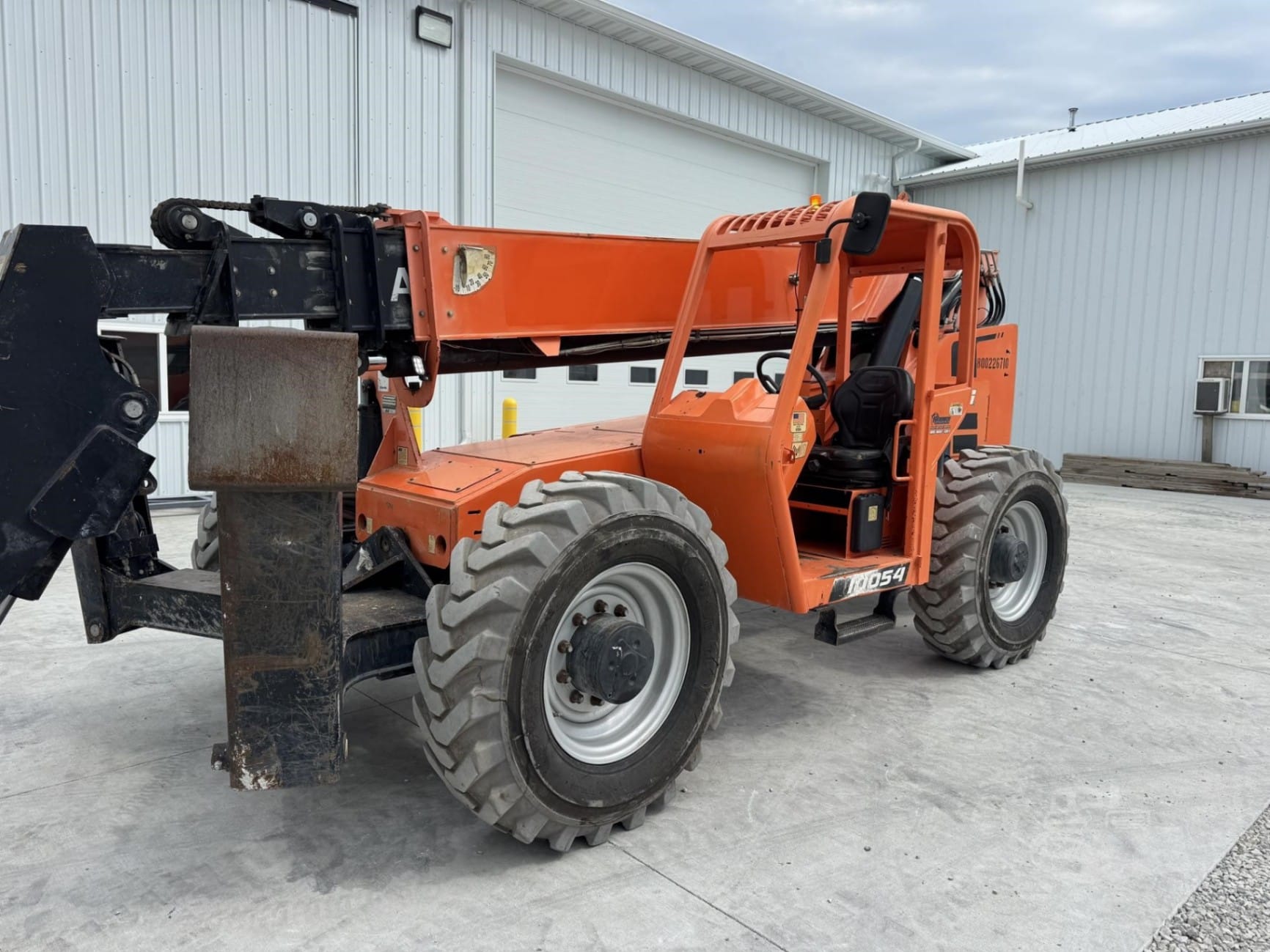 2018 SkyTrak (JLG) skytrak-jlg-10054 Telehandlers Forklifts for sale in Chatsworth, IL - listing photo 3 of 8