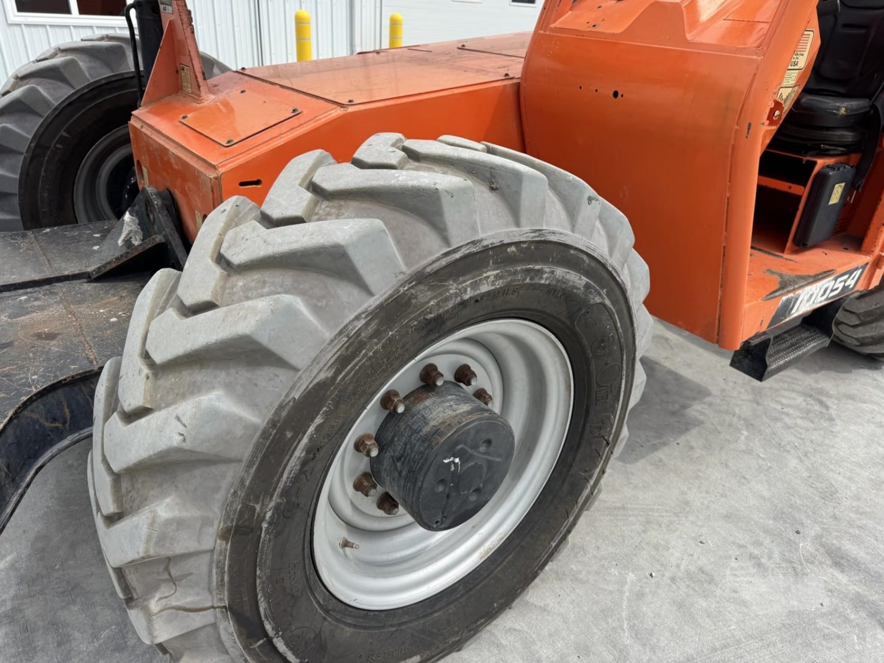 2018 SkyTrak (JLG) skytrak-jlg-10054 Telehandlers Forklifts for sale in Chatsworth, IL - listing photo 4 of 8