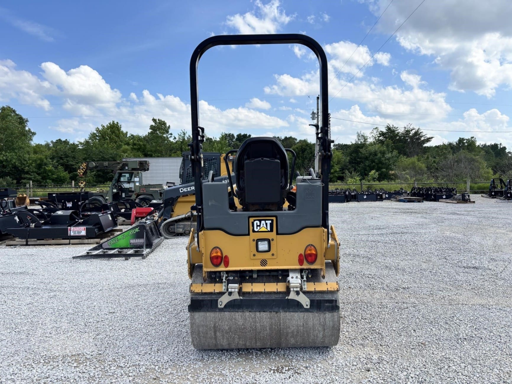 2019 Caterpillar CB24B Smooth Drum Rollers for sale in Jewett, IL - listing photo 4 of 8