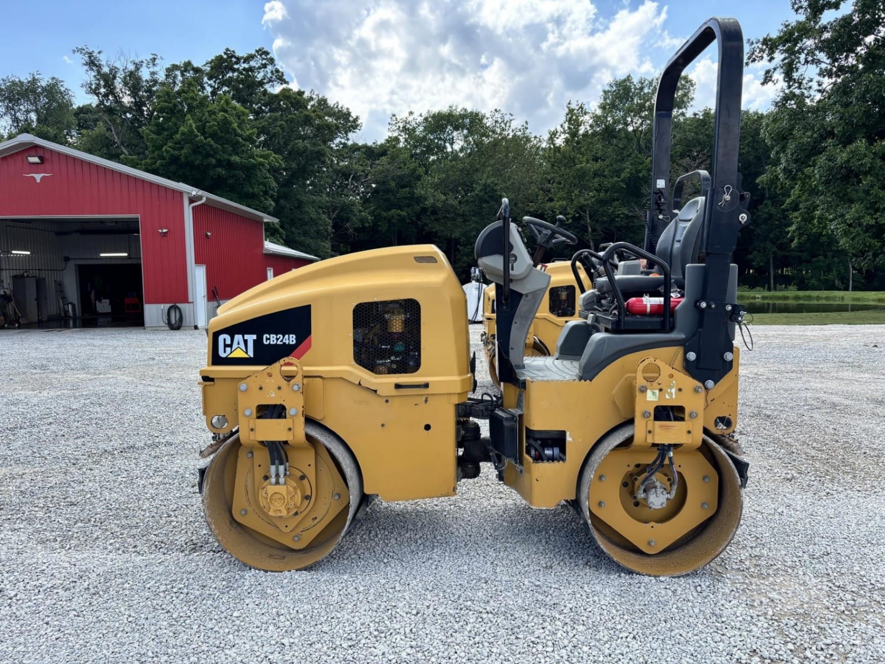 2019 Caterpillar CB24B Smooth Drum Rollers for sale in Jewett, IL - listing photo 6 of 8