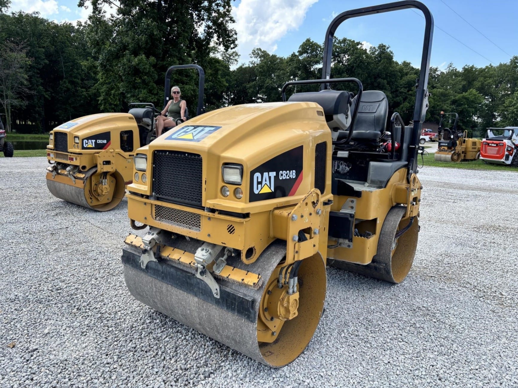 2019 Caterpillar CB24B Smooth Drum Rollers for sale in Jewett, IL - listing photo 7 of 8