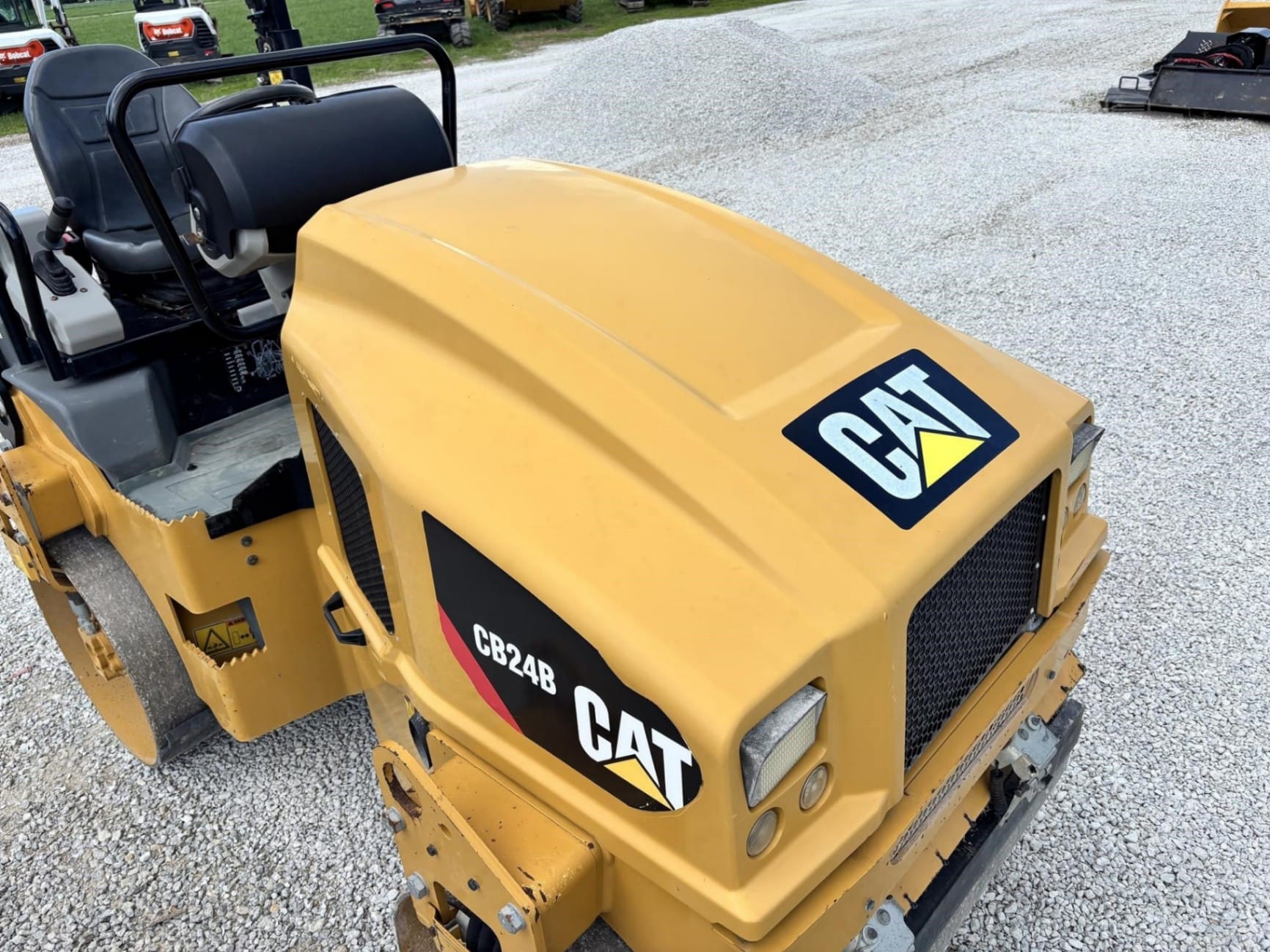 2019 Caterpillar CB24B Smooth Drum Rollers for sale in Jewett, IL - listing photo 8 of 8