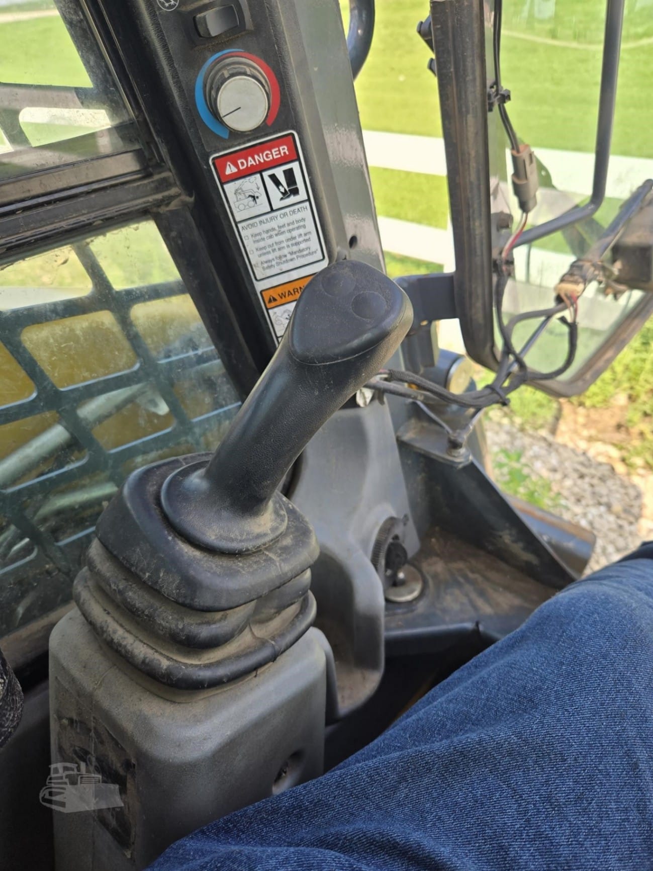 2019 Gehl V330 Skid Steer Loaders for sale in Dyersville, IA - listing photo 14 of 21
