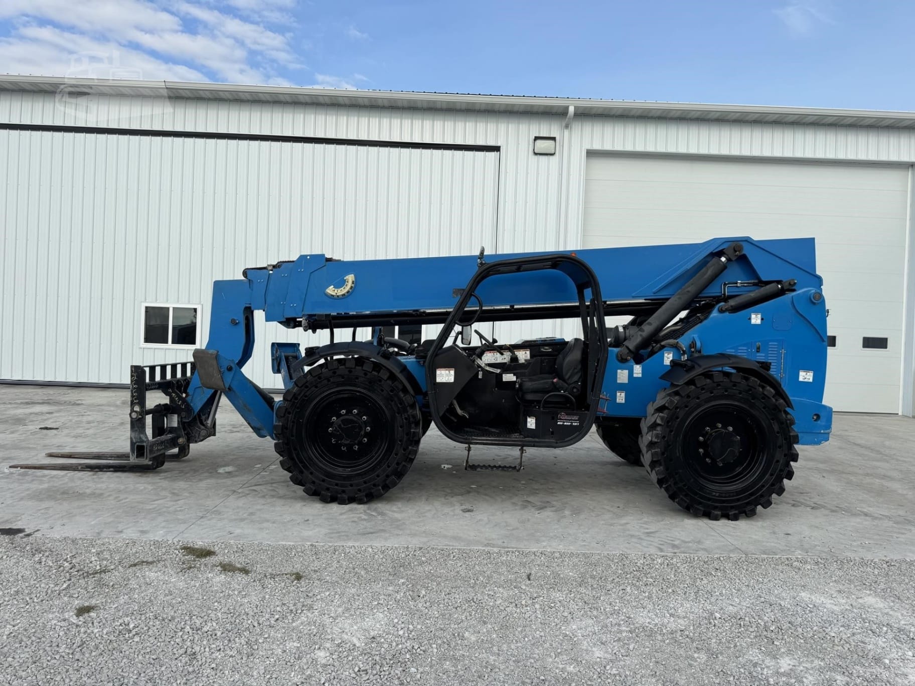 2019 Genie genie-gth-1056 Telehandlers Forklifts for sale in Chatsworth, IL - primary listing photo of 8