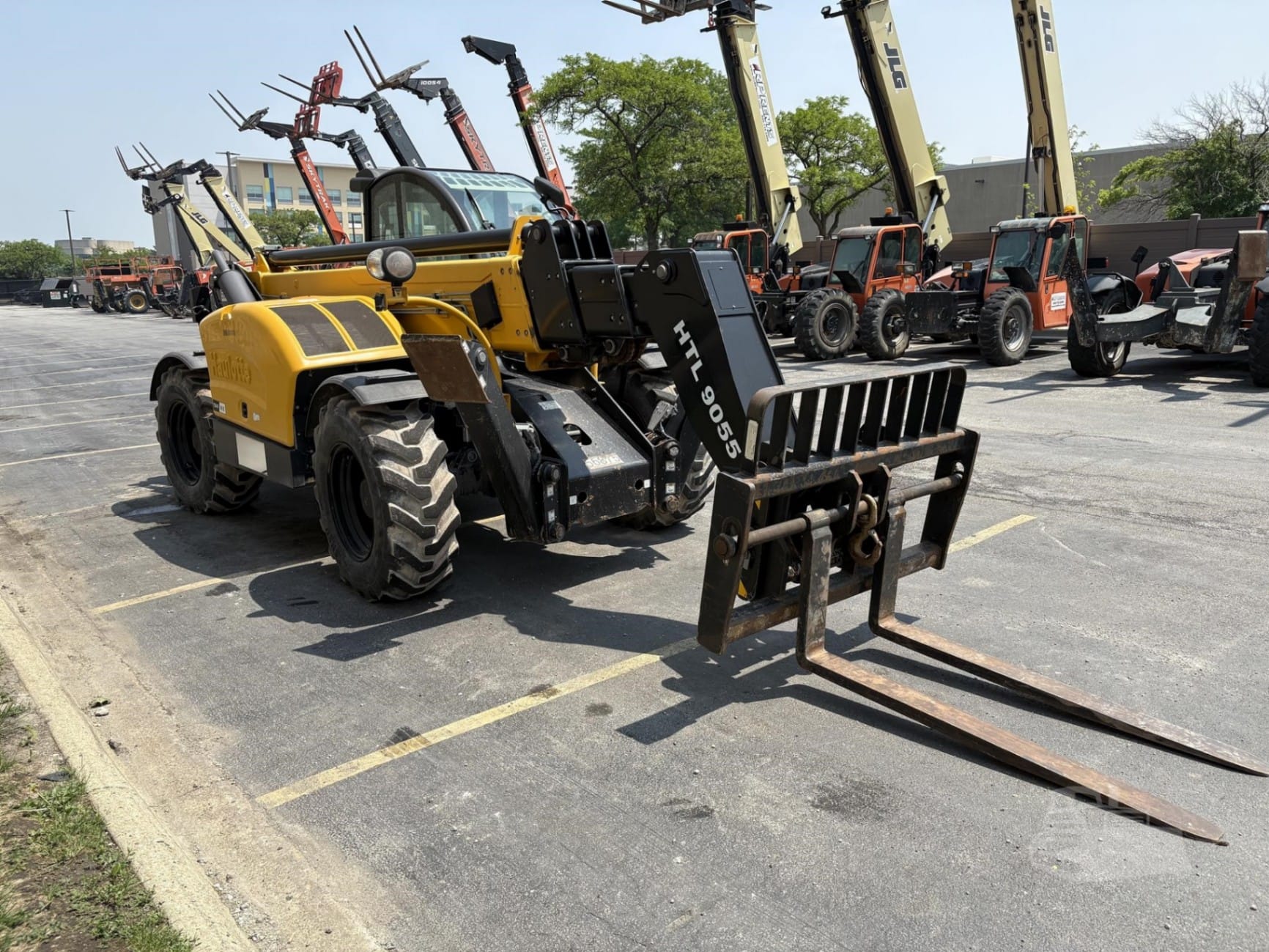 2019 Haulotte HTL9055 Telehandlers Forklifts for sale in Naperville, IL - listing photo 6 of 8