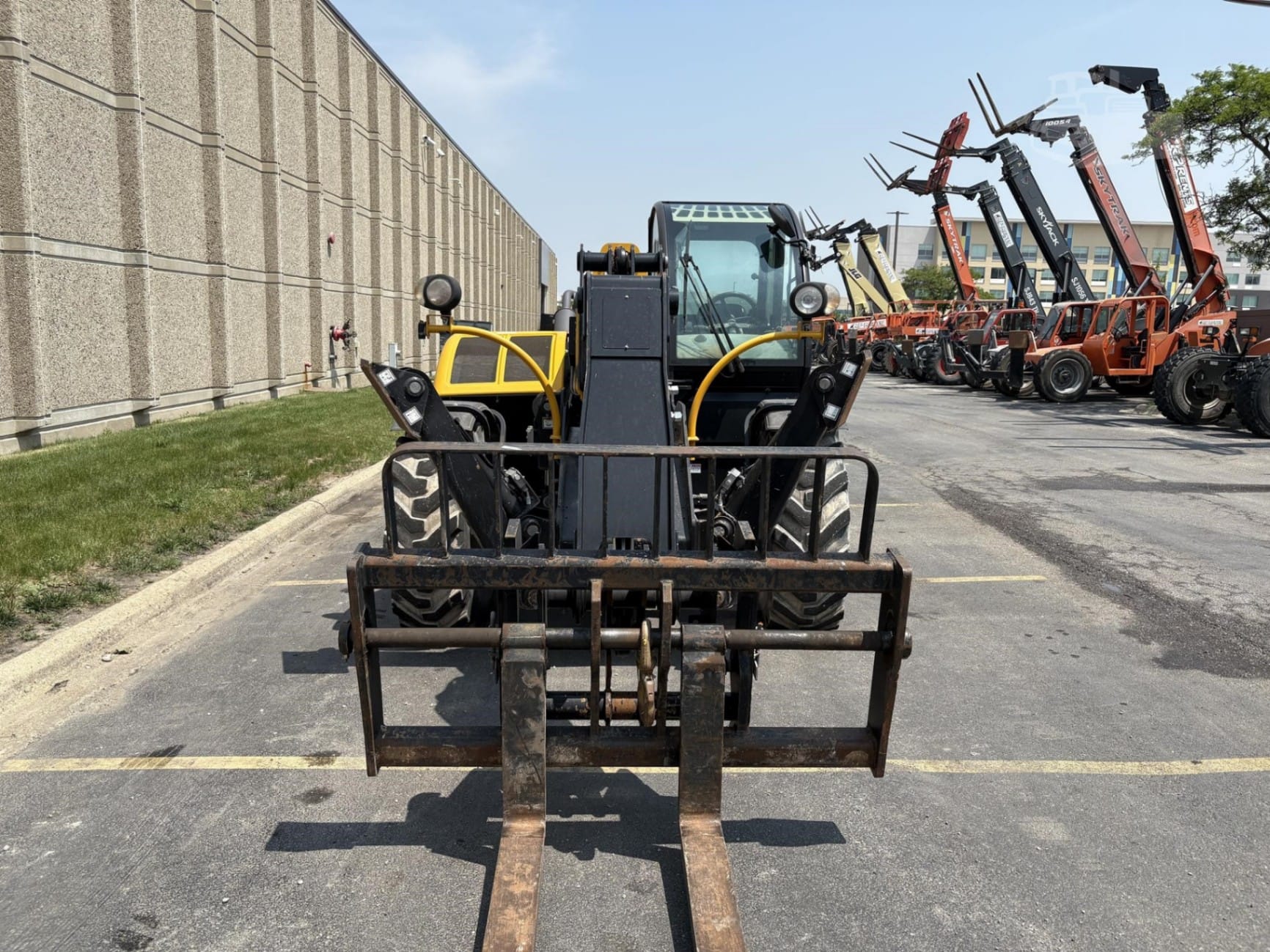 2019 Haulotte HTL9055 Telehandlers Forklifts for sale in Naperville, IL - listing photo 7 of 8
