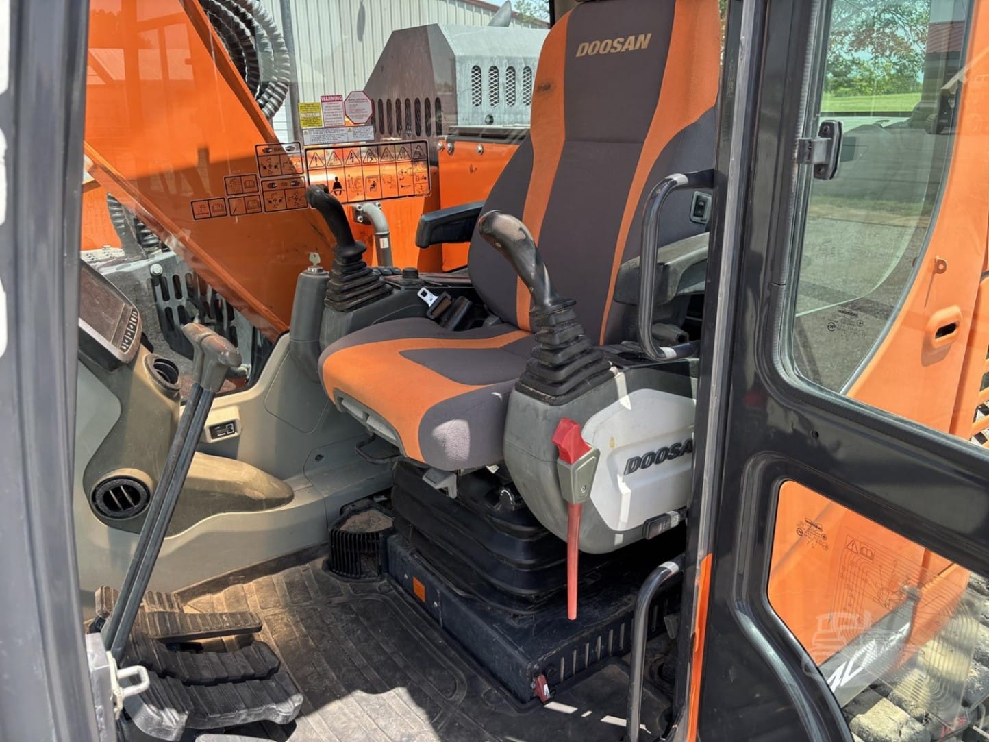2020 DEVELON (Doosan) DX140 LC-5 Excavators for sale in Mounds, OK - listing photo 5 of 8