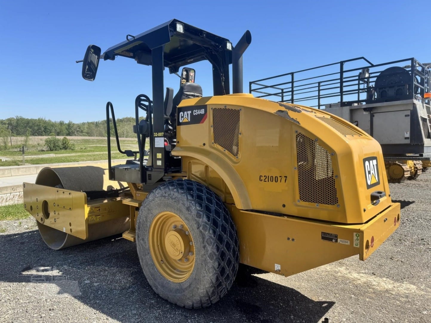 2021 Caterpillar CS44B Smooth Drum Rollers for sale in Blairsville, PA - listing photo 2 of 8