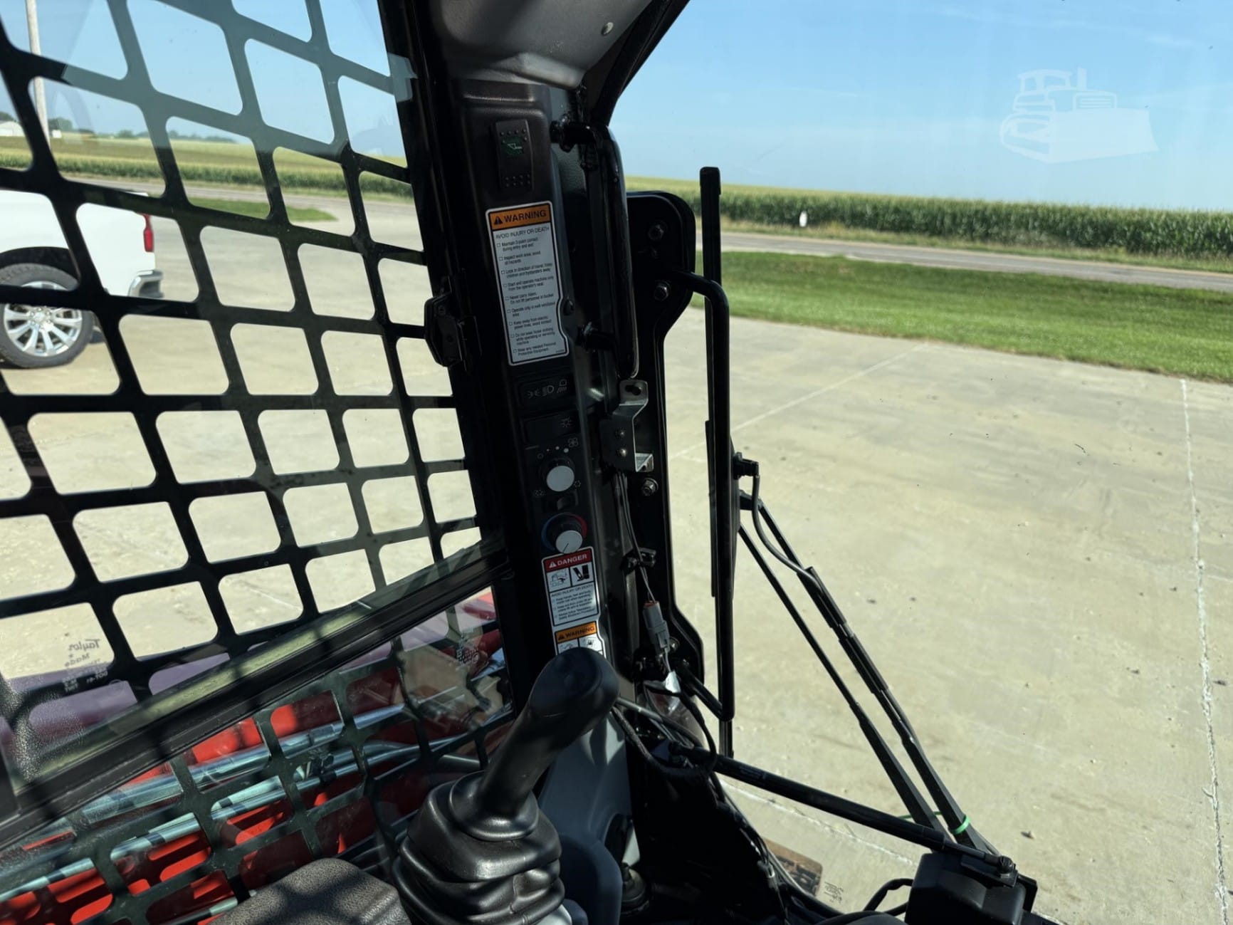 2021 Manitou 2200R Skid Steer Loaders for sale in Hull, IA - listing photo 8 of 11