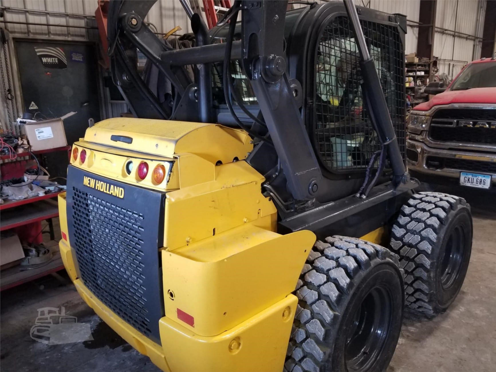 2021 New Holland L320 Skid Steer Loaders for sale in Dyersville, IA - listing photo 3 of 19