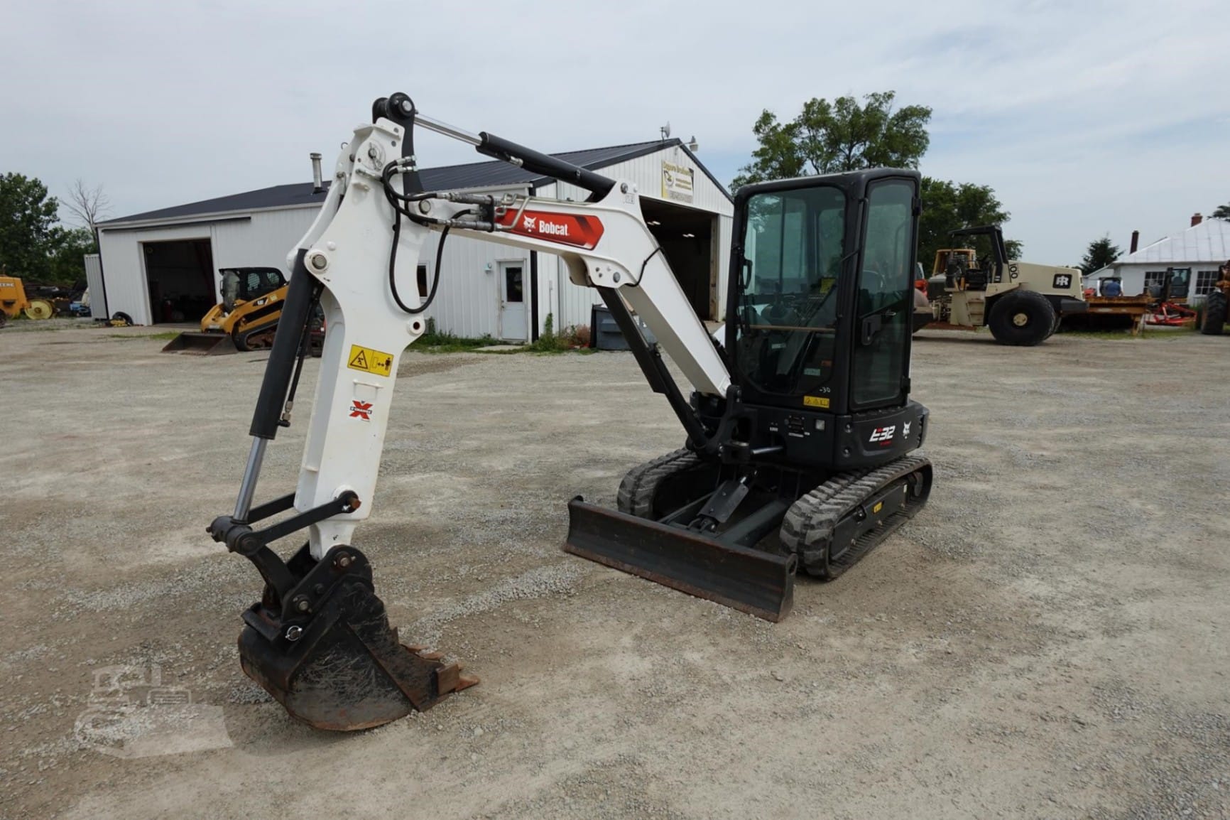 2022 Bobcat E32R2 Excavators for sale in Versailles, OH - listing photo 2 of 8