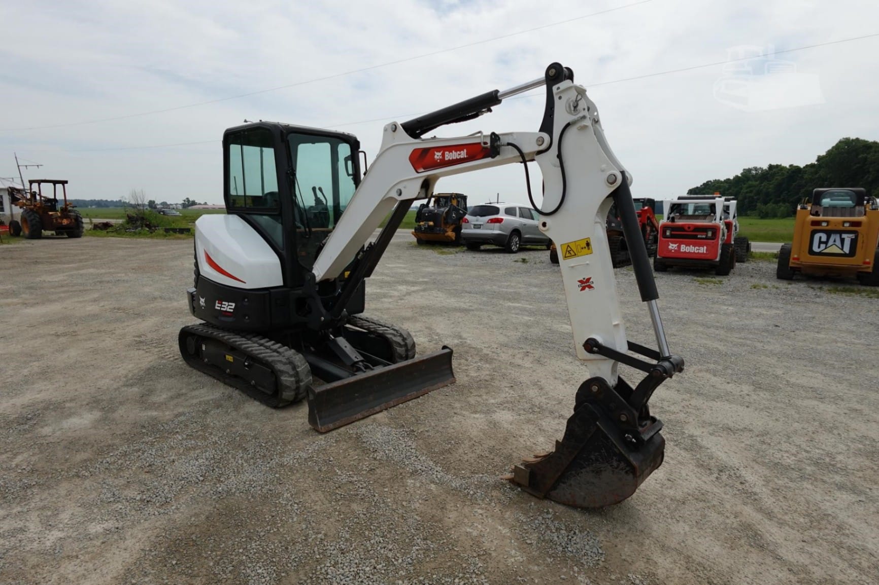 2022 Bobcat E32R2 Excavators for sale in Versailles, OH - listing photo 4 of 8