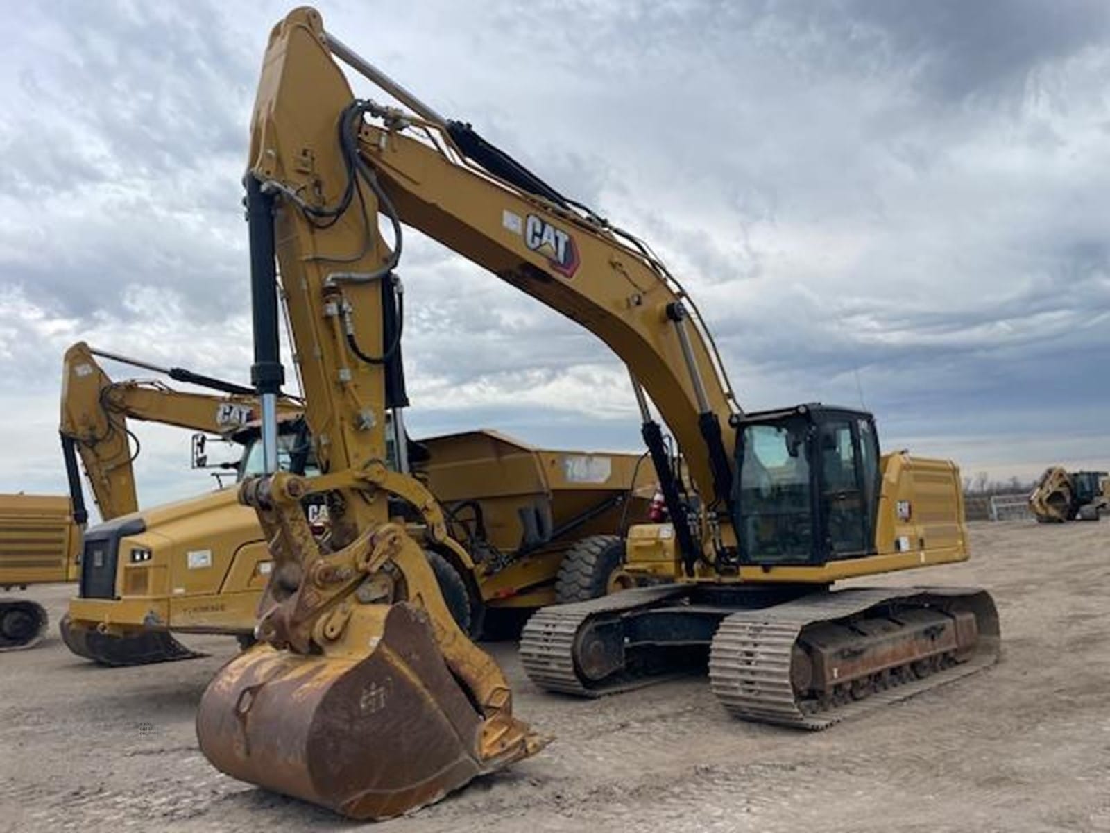 2022 Caterpillar 340 Excavators for sale in Grand Prairie, TX - listing photo 2 of 6