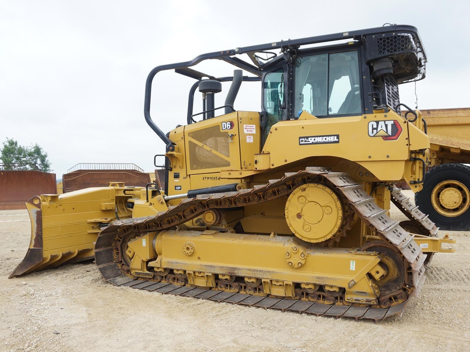 2022 Caterpillar D6 LGP Dozers for sale in Bellevue, IA - listing photo 2 of 8
