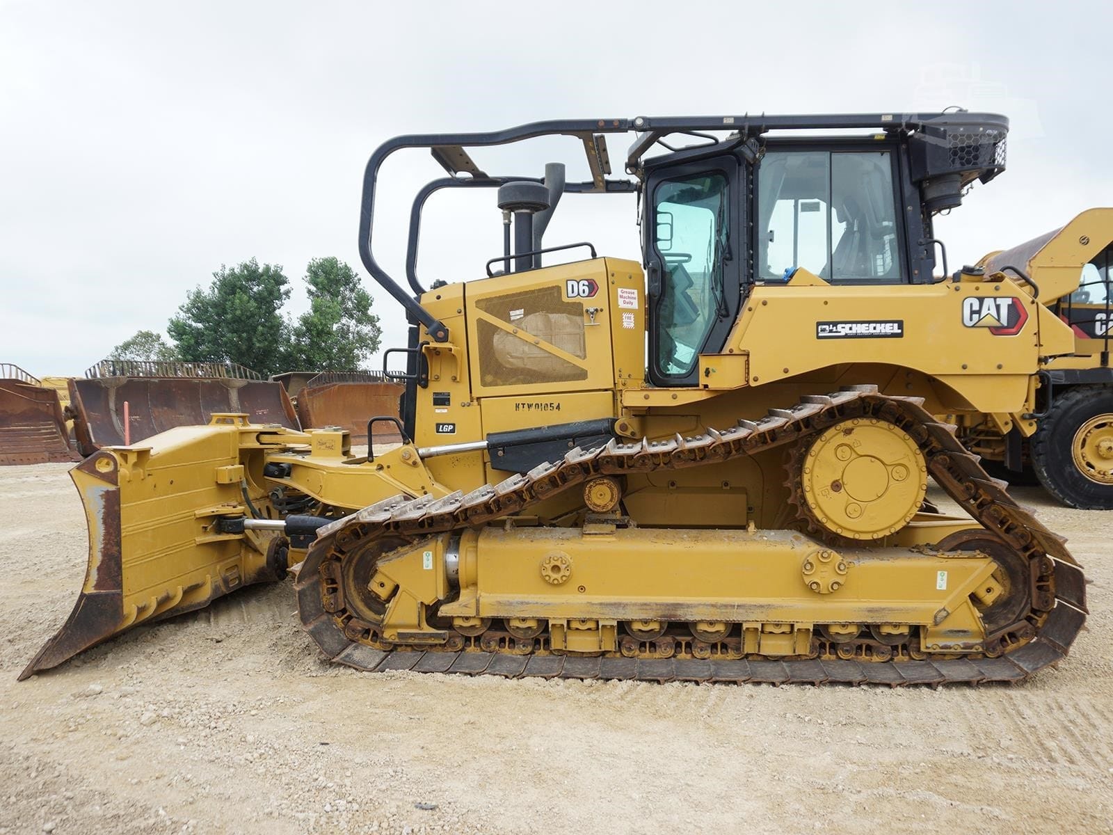 2022 Caterpillar D6 LGP Dozers for sale in Bellevue, IA - listing photo 3 of 8