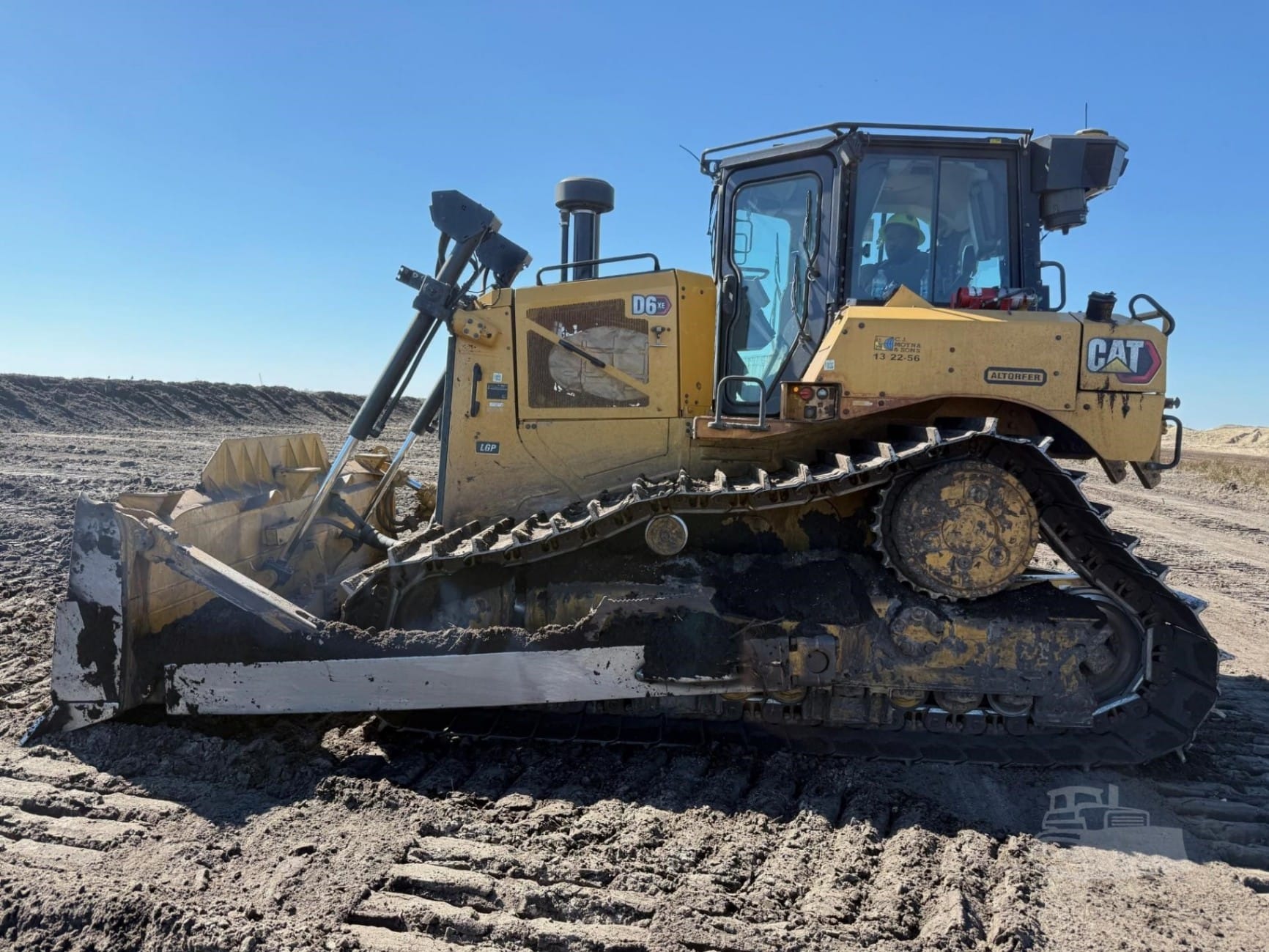 2022 Caterpillar D6 XE LGP Dozers for sale in Elkader, IA - primary listing photo of 8
