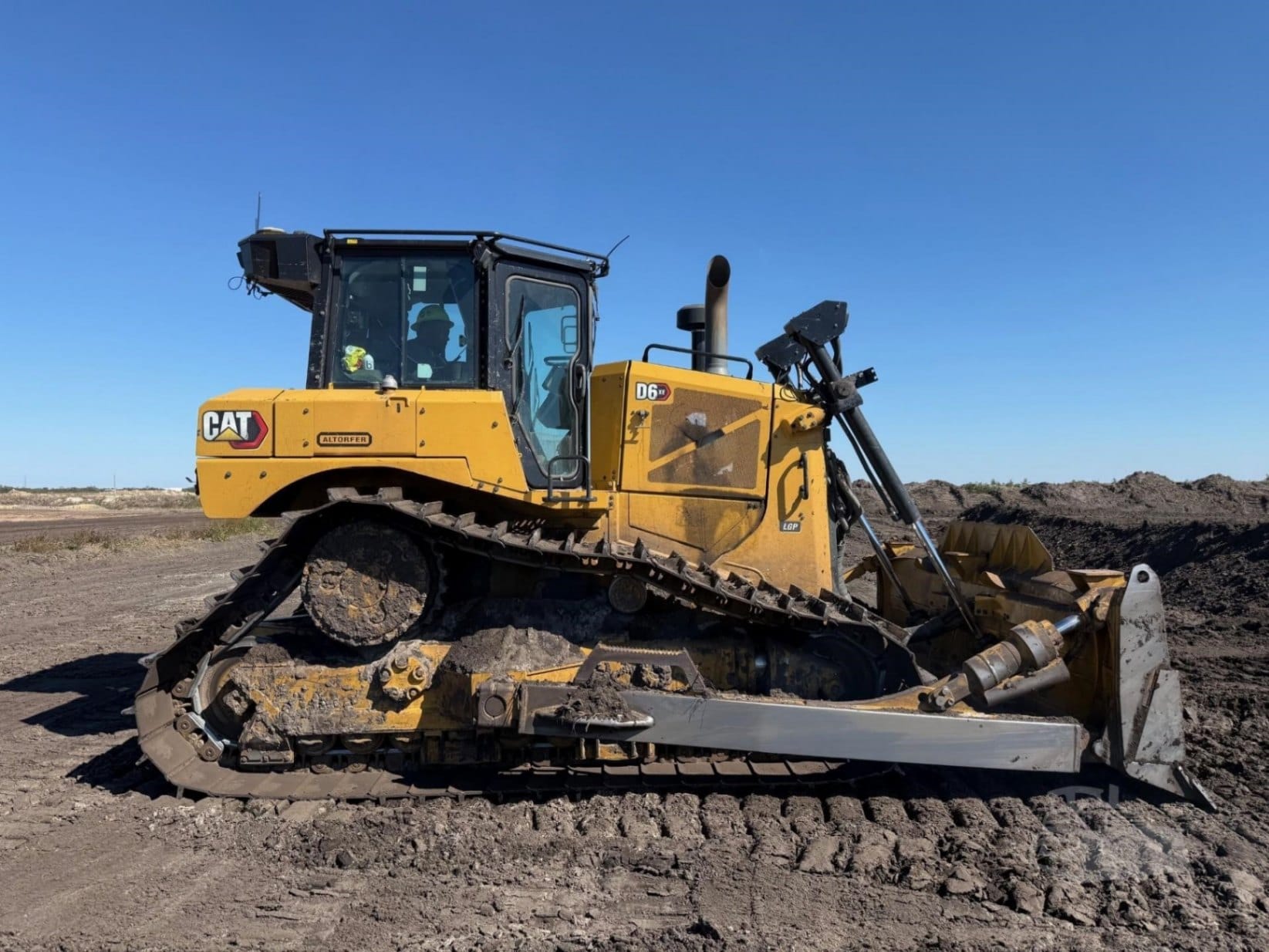 2022 Caterpillar D6 XE LGP Dozers for sale in Elkader, IA - listing photo 5 of 8