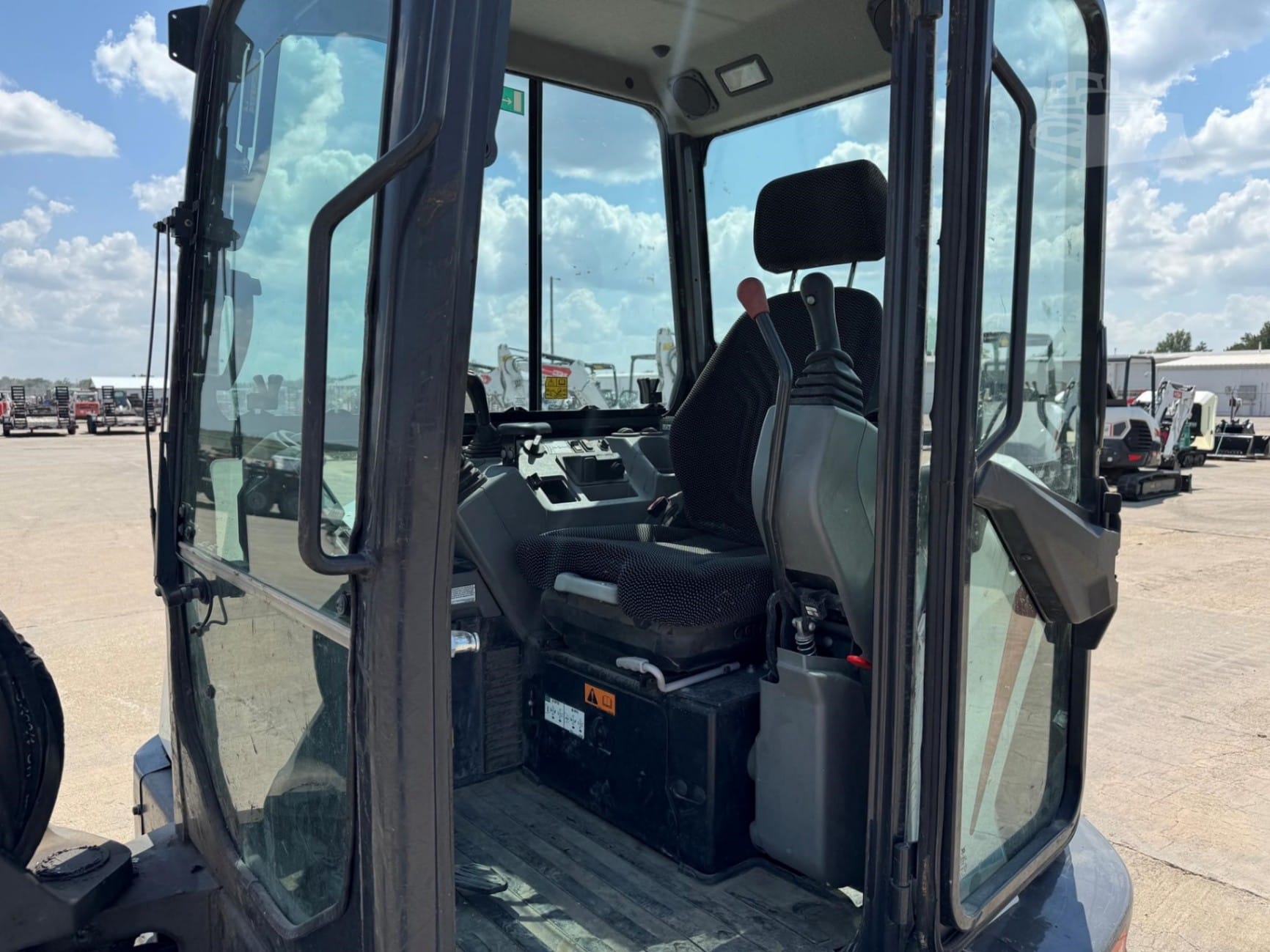 2023 Bobcat E50 Excavators for sale in Lincoln, NE - listing photo 6 of 8