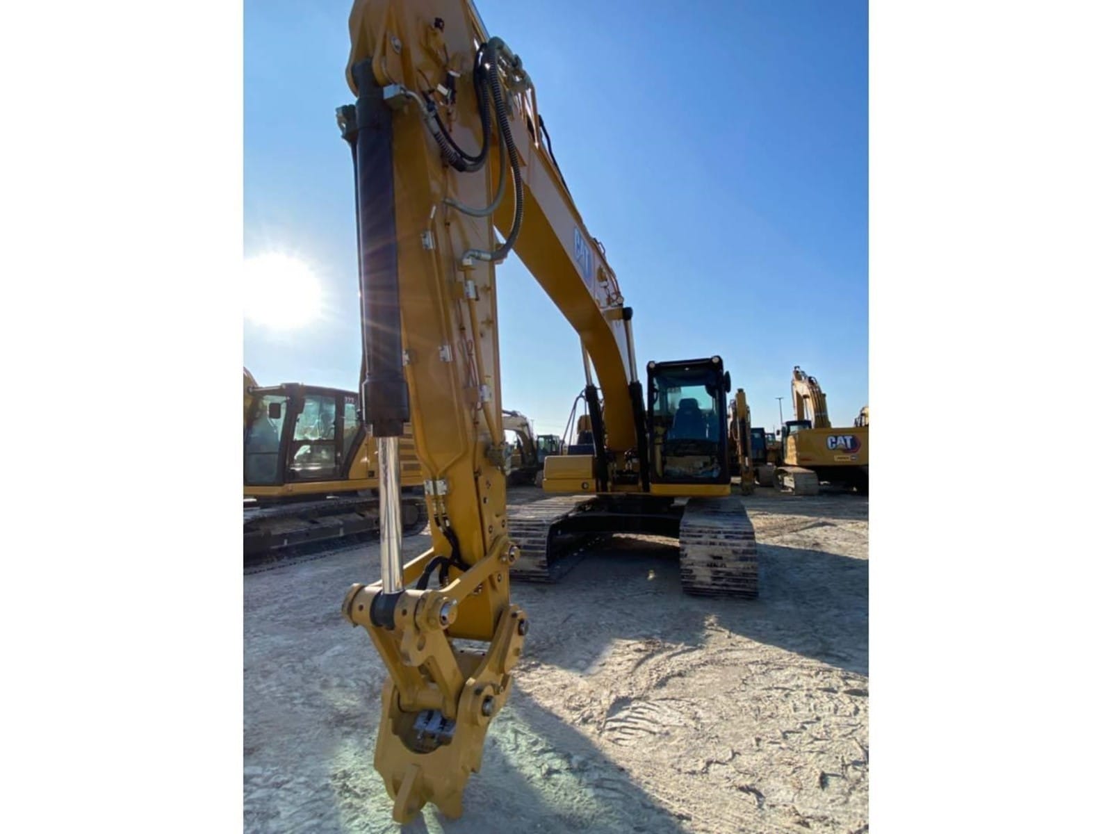 2023 Caterpillar 323 Excavators for sale in San Antonio, TX - listing photo 3 of 7