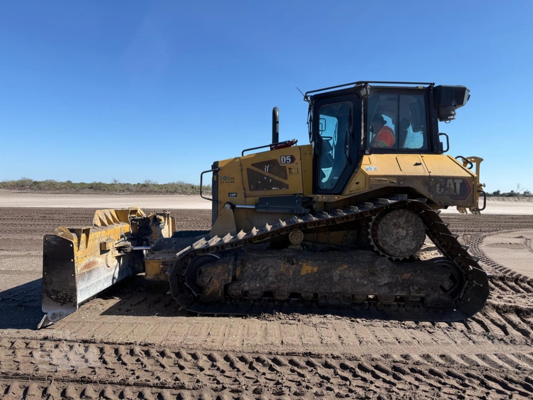 2023 Caterpillar D5 LGP Dozers for sale in Elkader, IA - primary listing photo of 8