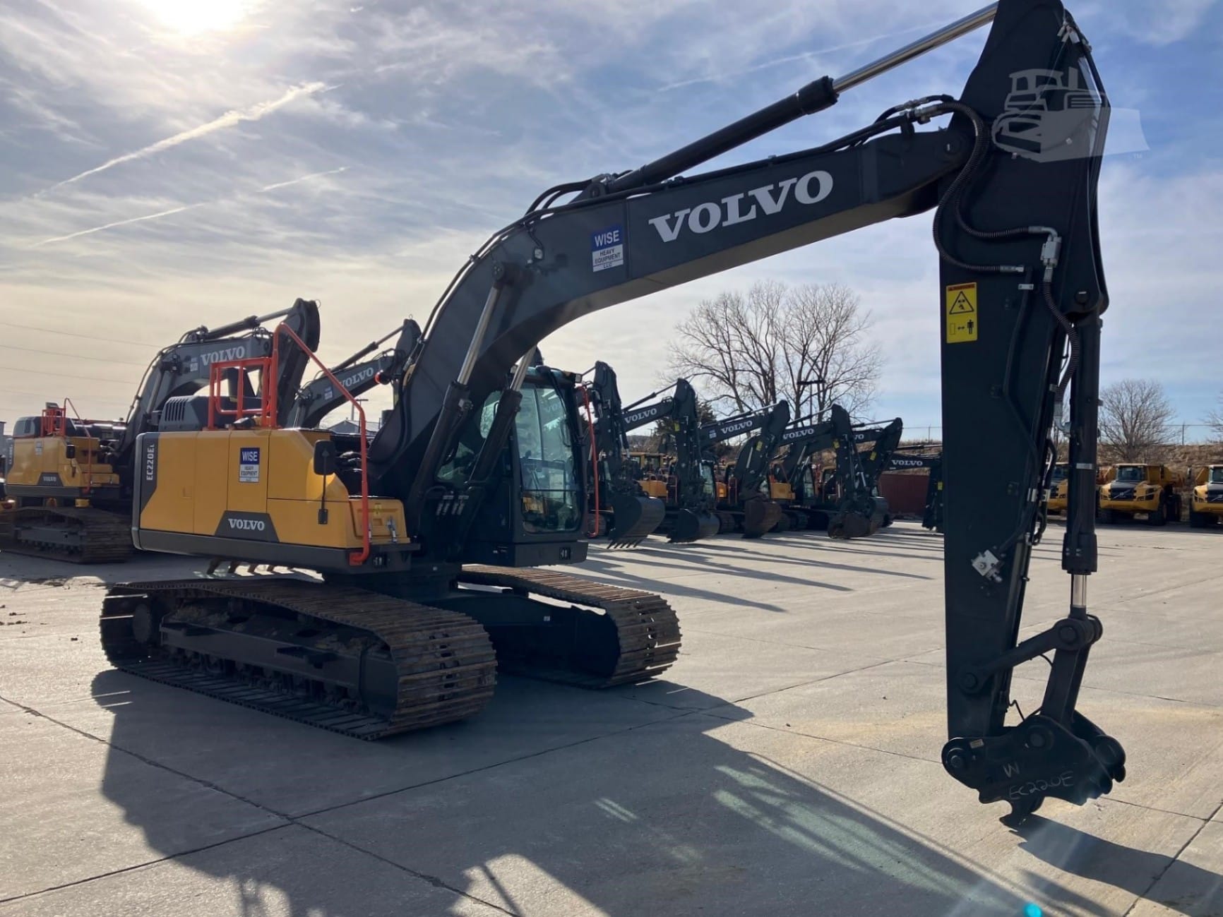2023 Volvo EC220EL Excavators for sale in Omaha, NE - listing photo 3 of 8