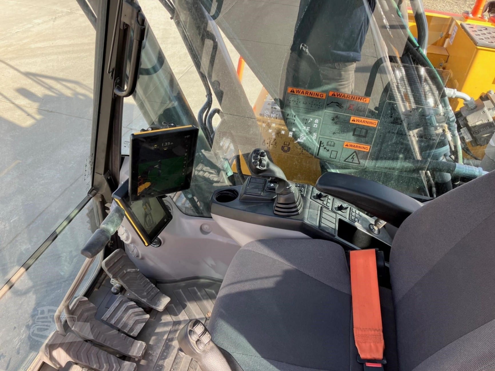 2023 Volvo EC220EL Excavators for sale in Omaha, NE - listing photo 8 of 8