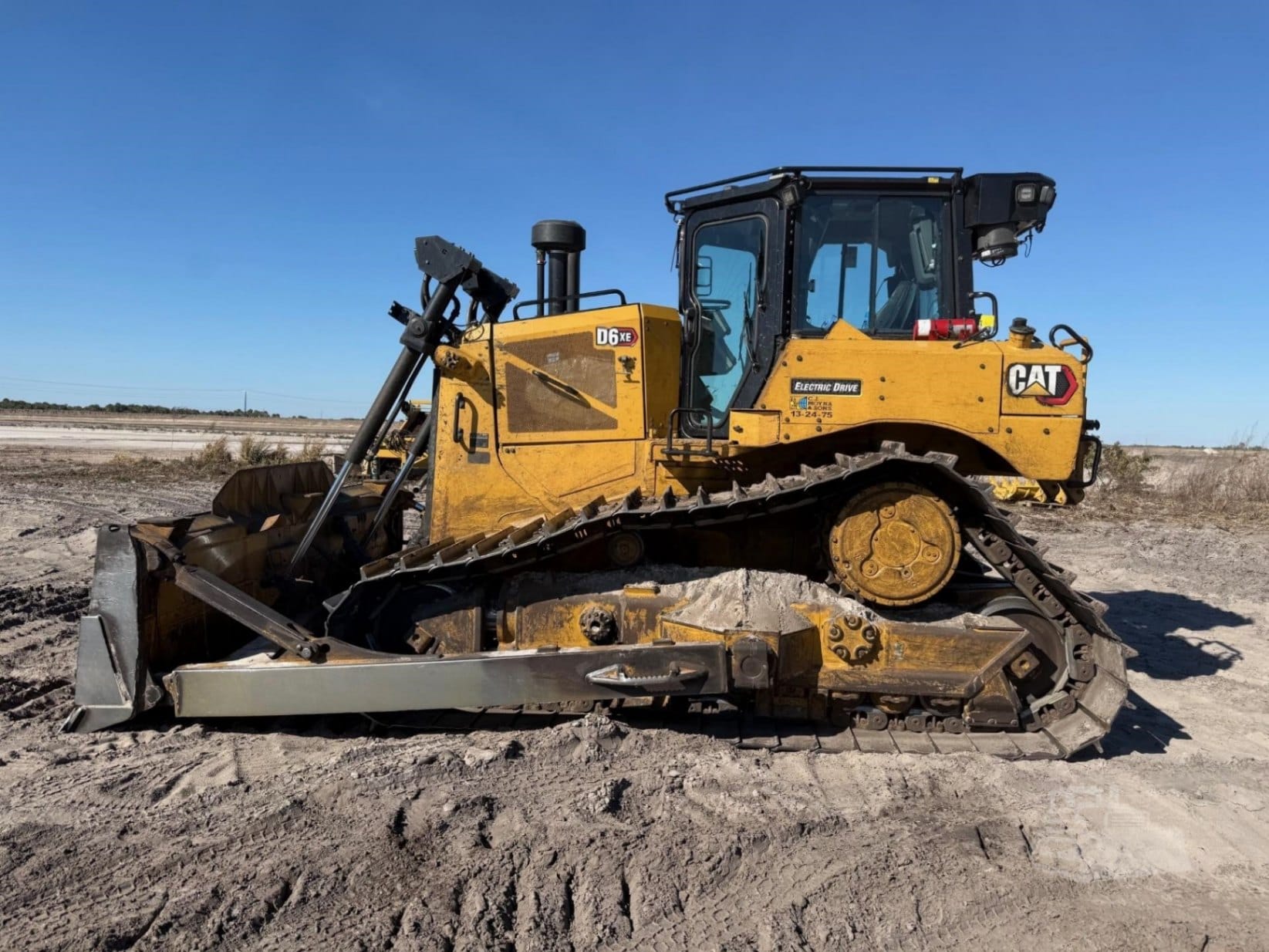 2024 Caterpillar D6 XE LGP Dozers for sale in Elkader, IA - primary listing photo of 8