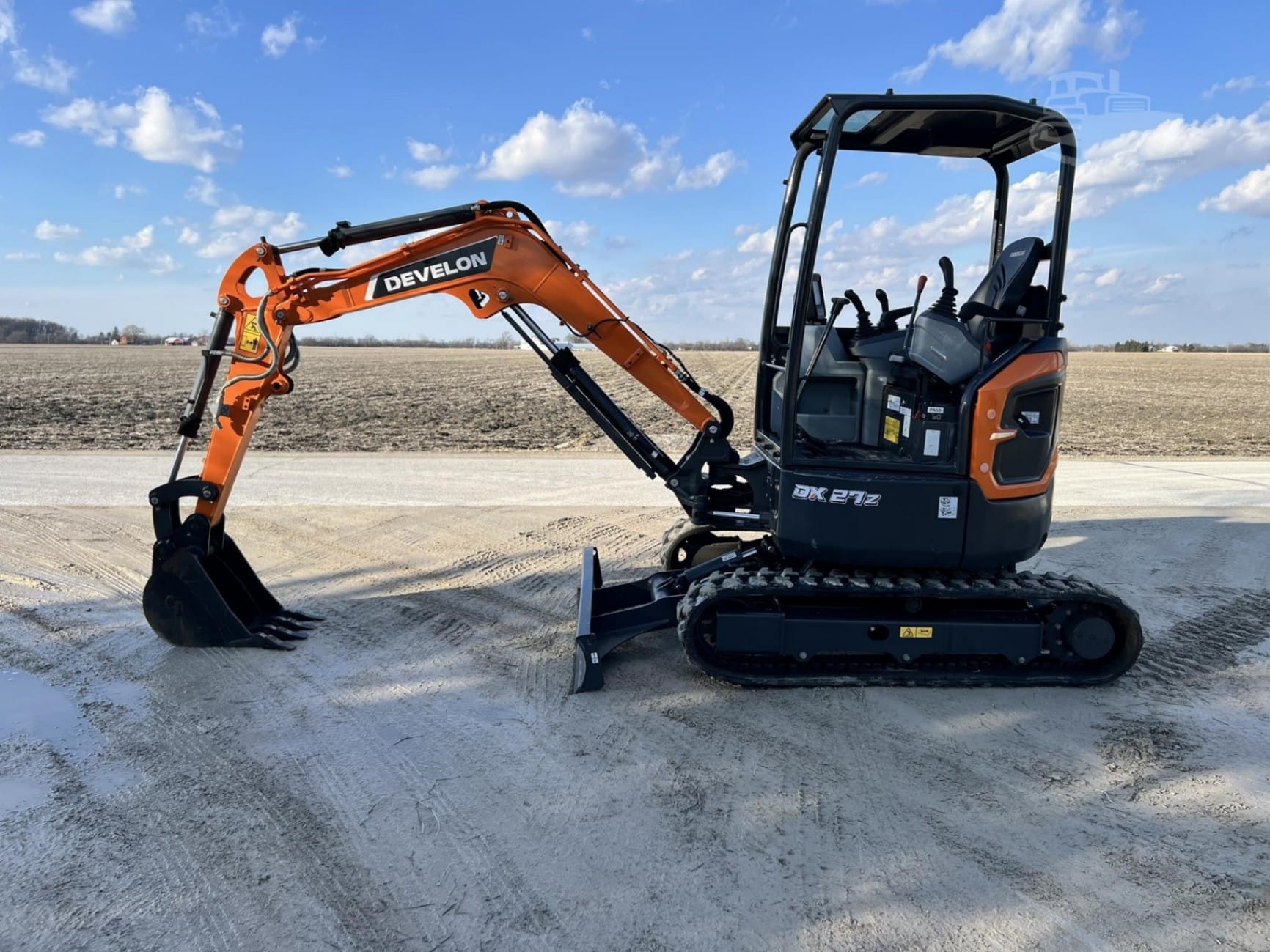 2024 DEVELON (Doosan) DX27Z-7 Excavators for sale in Burgoon, OH - primary listing photo of 8