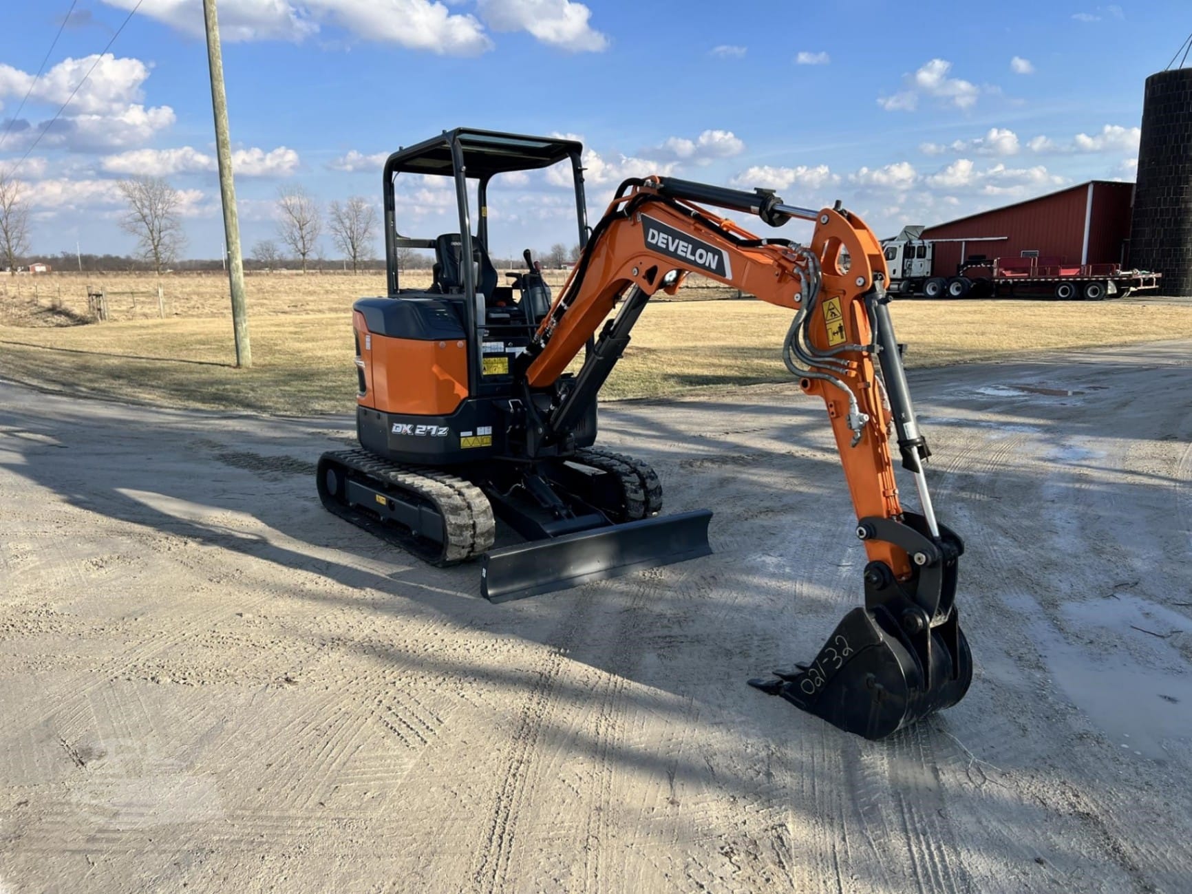 2024 DEVELON (Doosan) DX27Z-7 Excavators for sale in Burgoon, OH - listing photo 4 of 8