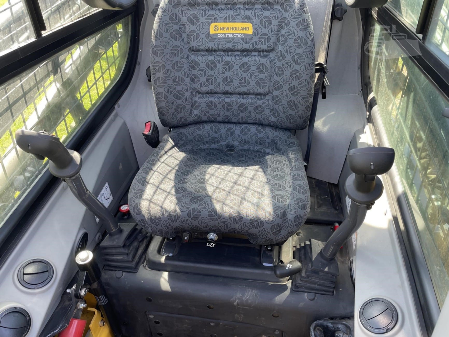 2024 New Holland L320 Skid Steer Loaders for sale in Edgewood, IA - listing photo 5 of 8