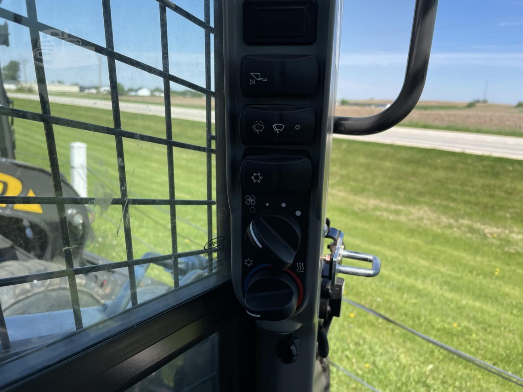 2024 New Holland L320 Skid Steer Loaders for sale in Edgewood, IA - listing photo 6 of 8