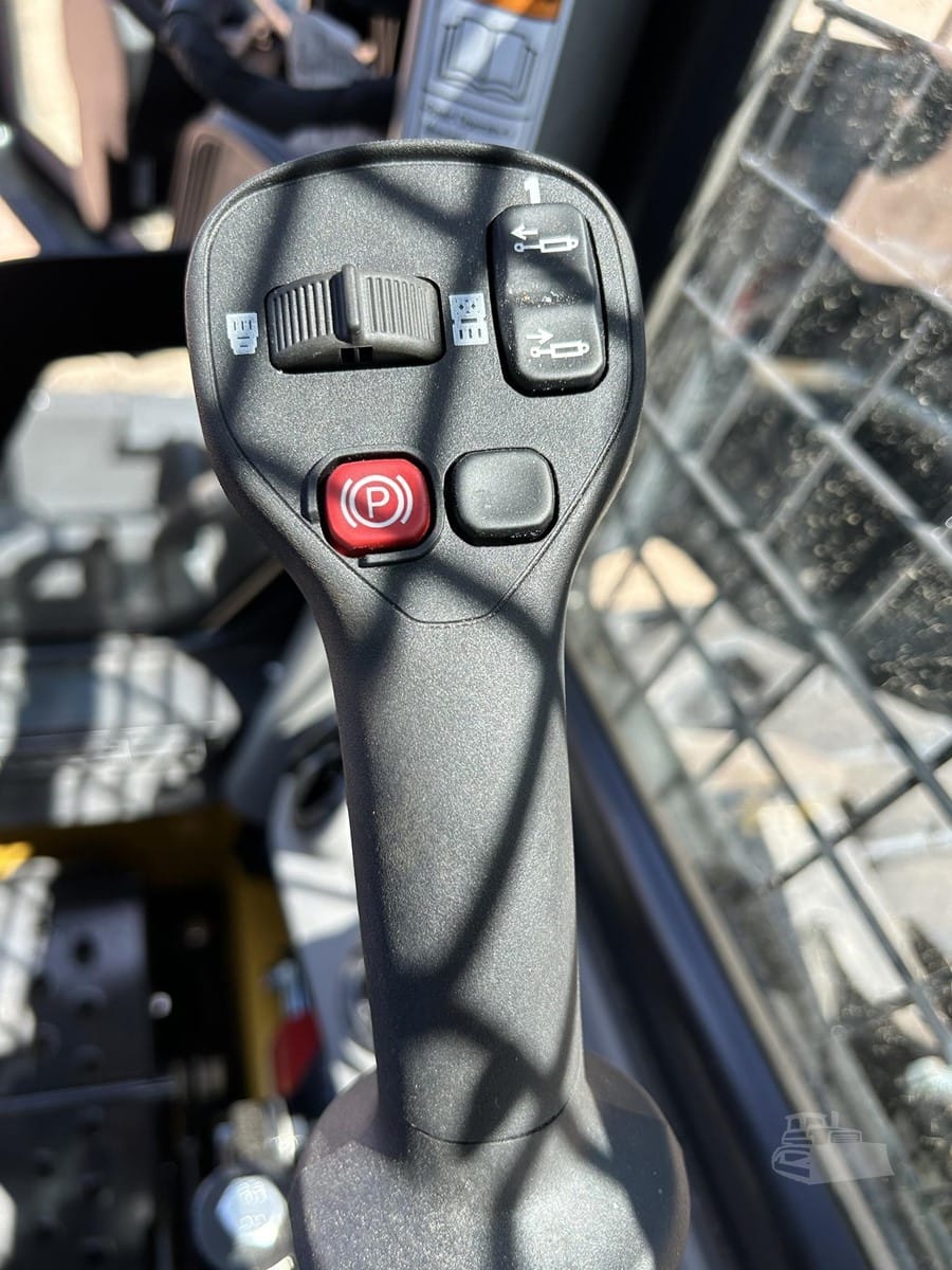 2024 New Holland L320 Skid Steer Loaders for sale in McCook, NE - listing photo 7 of 8