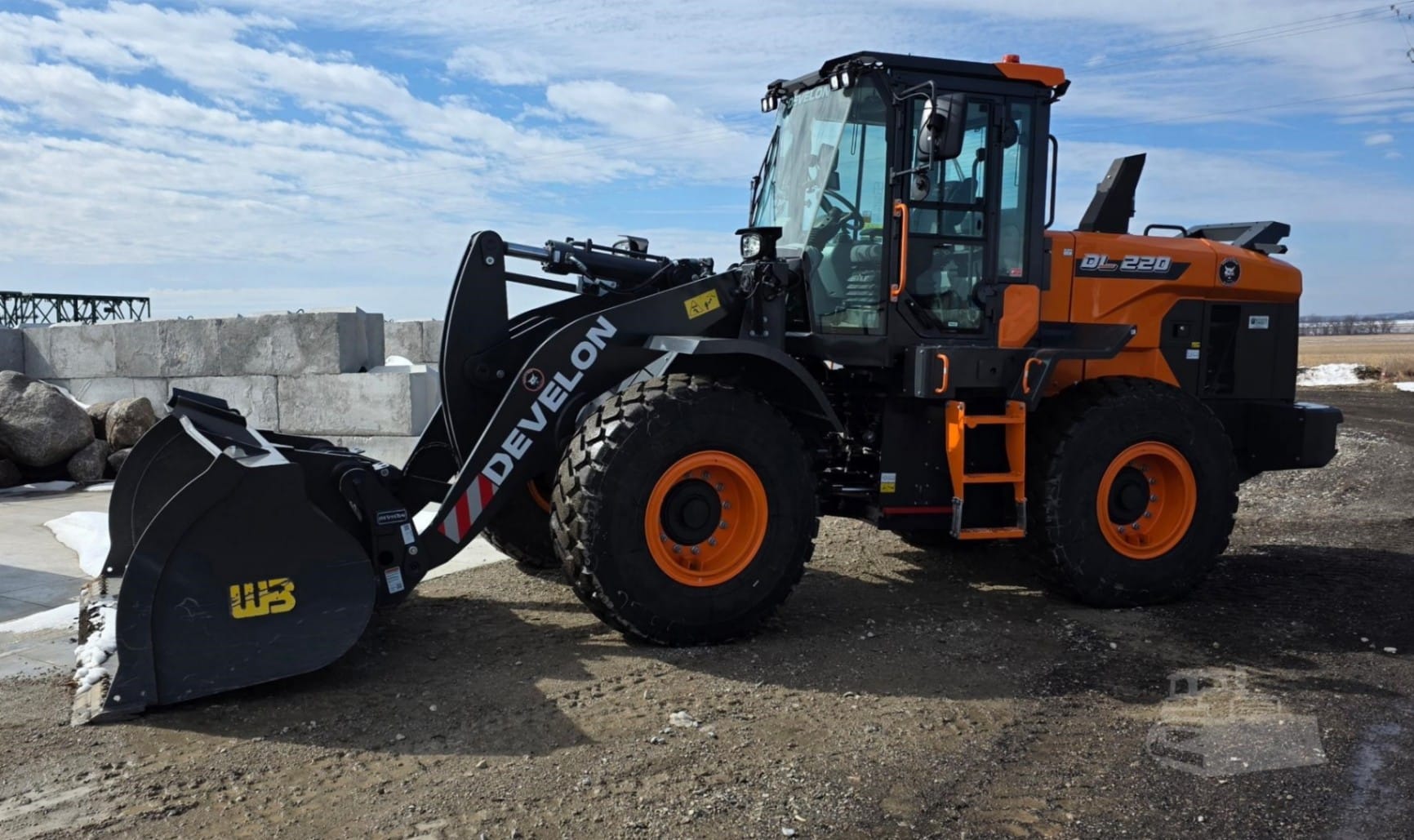 2025 Develon DL220-7 Wheel Loaders for sale in Harlan, IA - listing photo 3 of 13