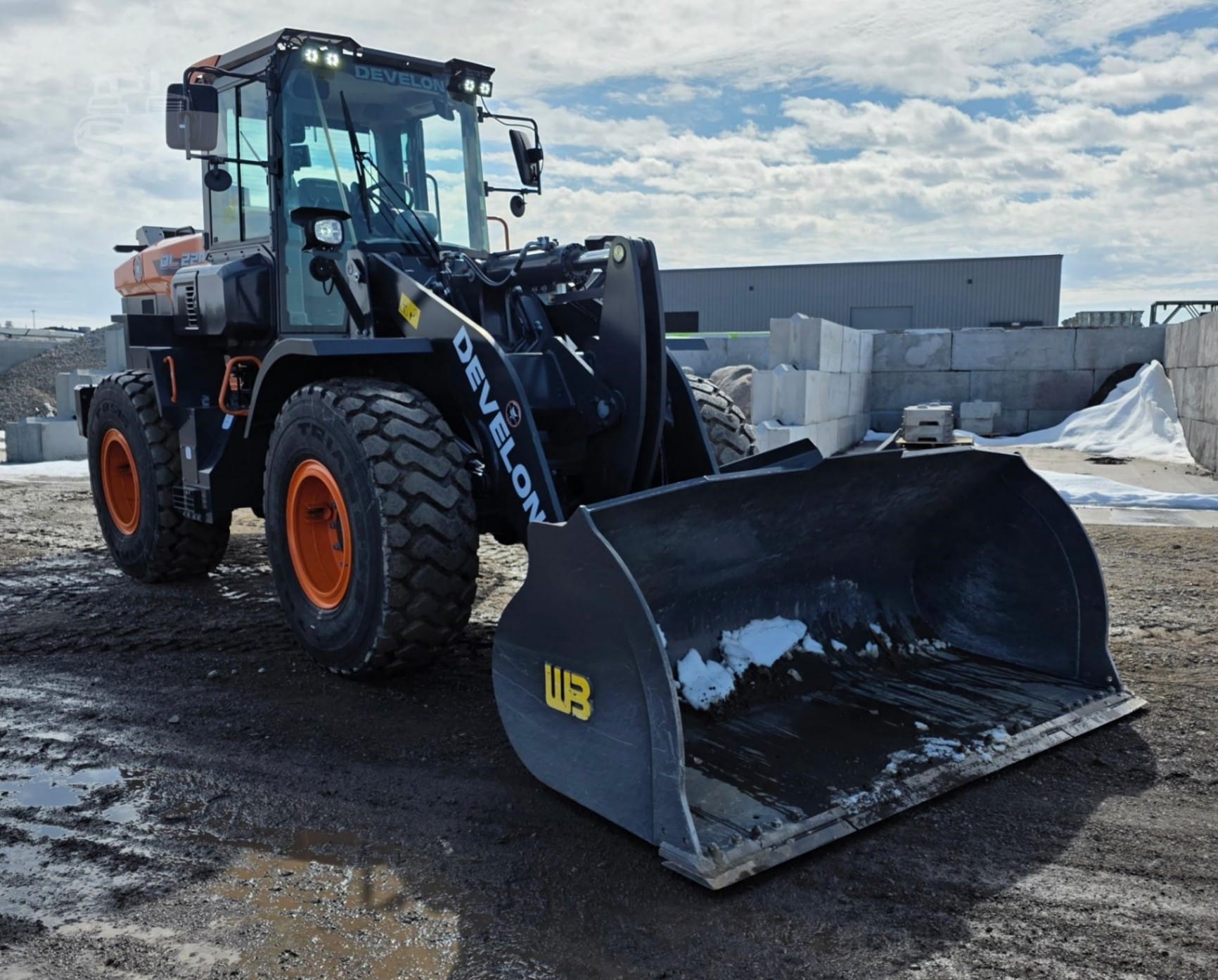 2025 Develon DL220-7 Wheel Loaders for sale in Harlan, IA - listing photo 5 of 13