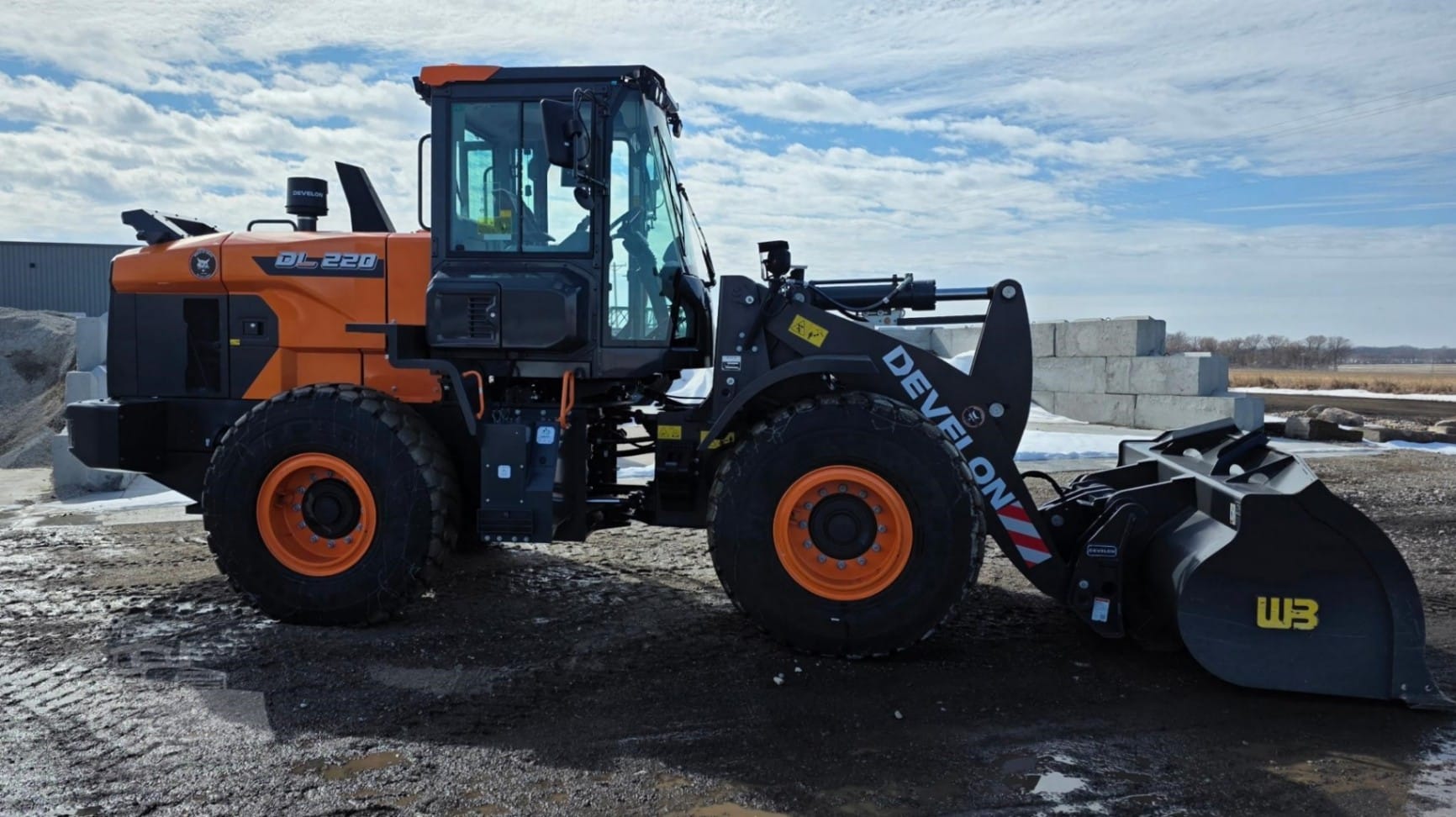 2025 Develon DL220-7 Wheel Loaders for sale in Harlan, IA - listing photo 6 of 13