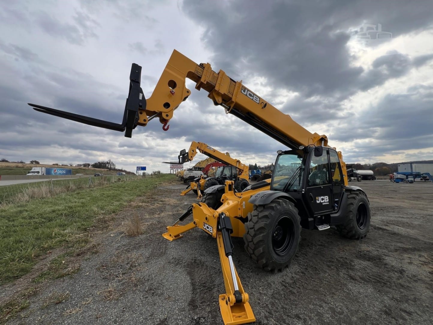 2025 JCB 512-56 Telehandlers Forklifts for sale in Acme, PA - listing photo 2 of 8
