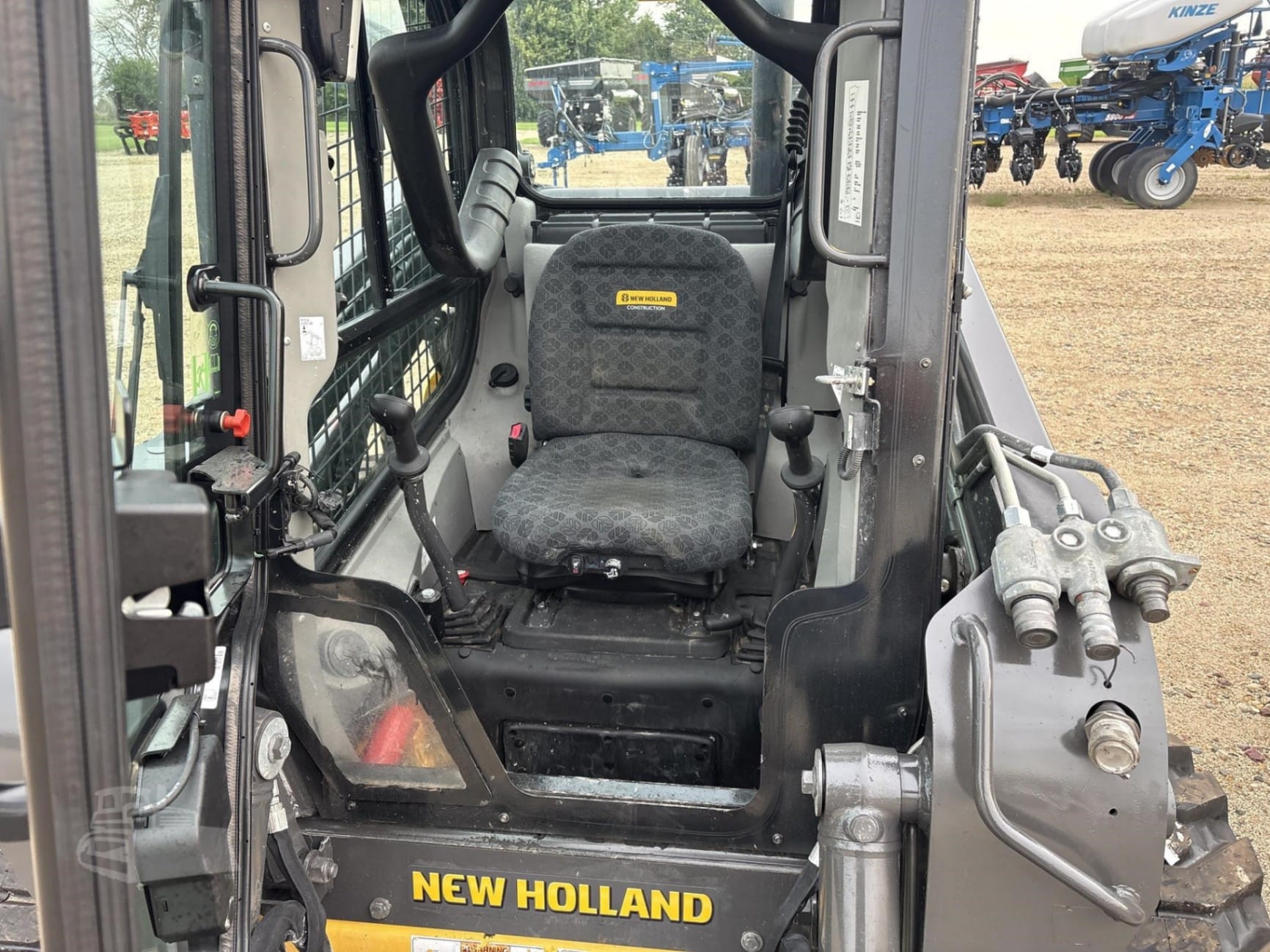 2025 New Holland L320 Skid Steer Loaders for sale in Sheldon, IA - listing photo 5 of 7