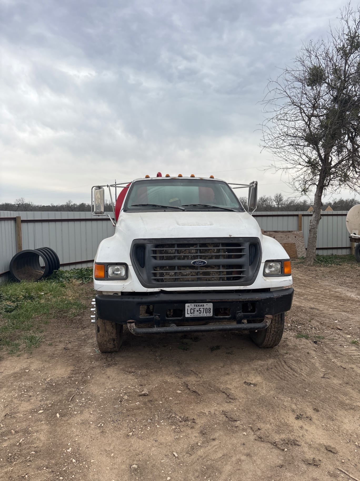 2000 Ford Ledwell f750 2000 gallon • 37000 Hours • Solid - View 2