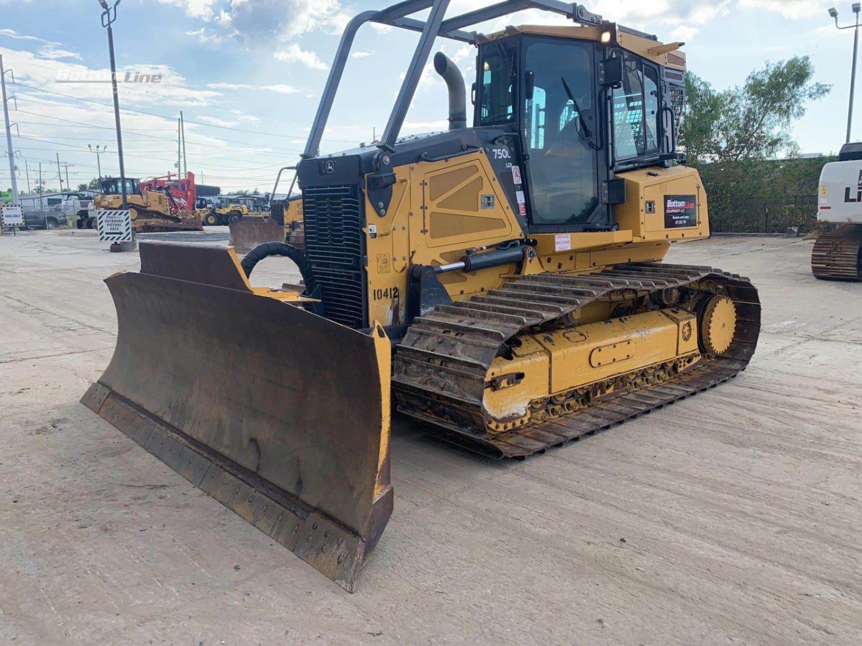 2022 John Deere 750L • 2761 Hours • Solid Dozer - View 3