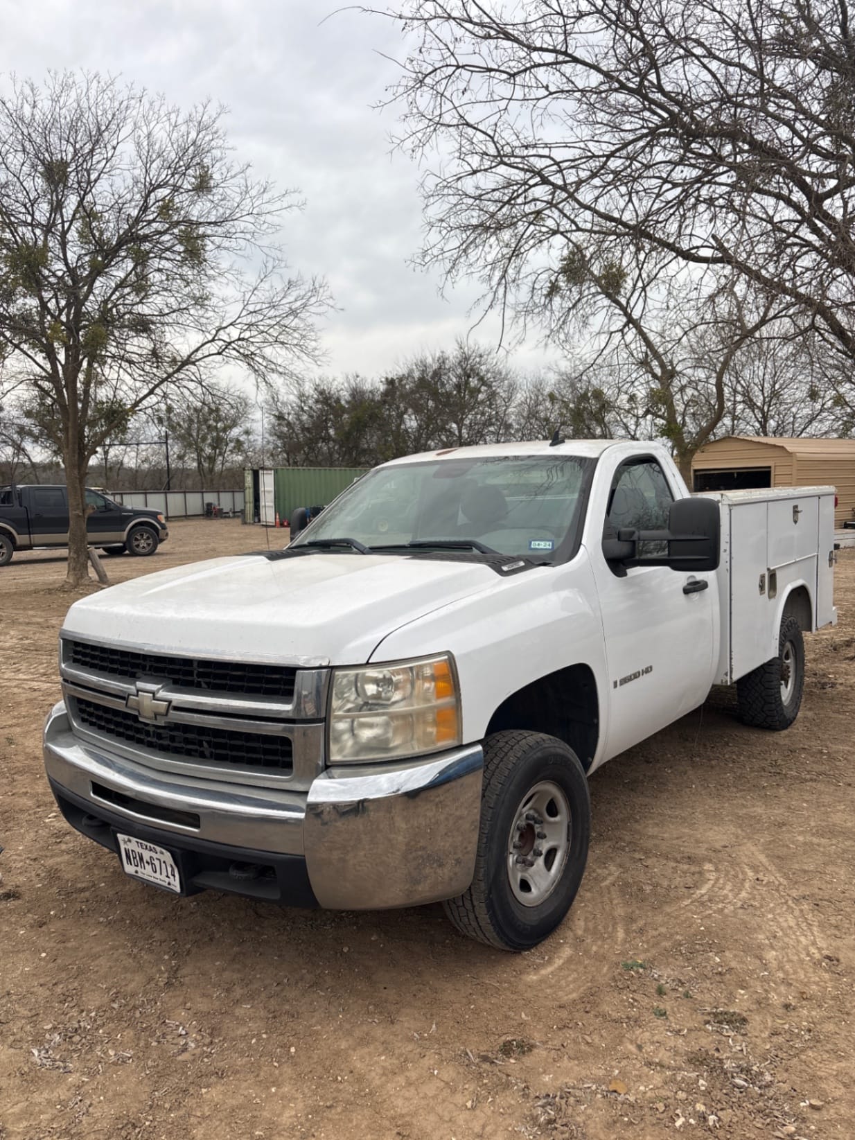 2008 Chevrolet 2500 with service bed • 343683 Hours - View 1