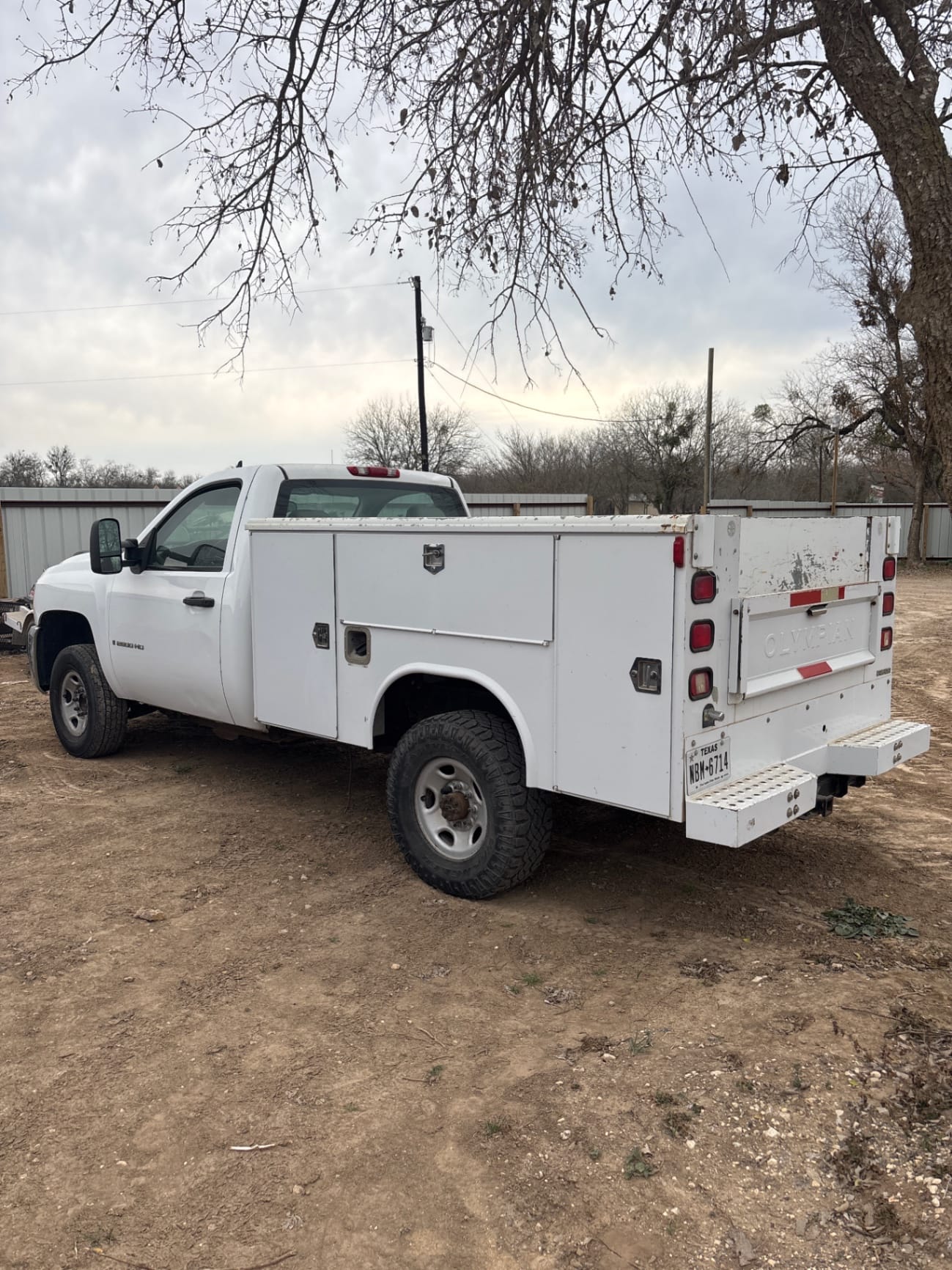 2008 Chevrolet 2500 with service bed • 343683 Hours - View 2